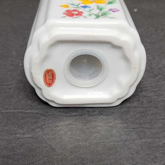 Beautiful Porcelain Baby Powder Shaker Floral Motif Made in Japan Excellent - Picture 9 of 14